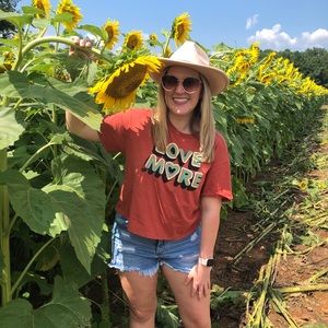 Meet your Posher, Delaney